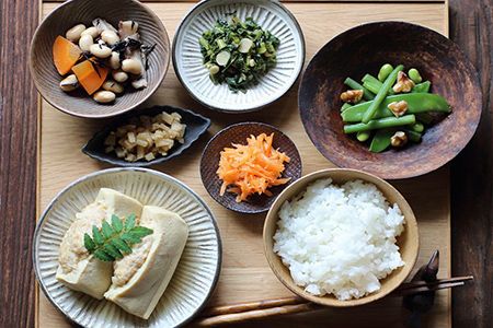 тарелки с японской едой